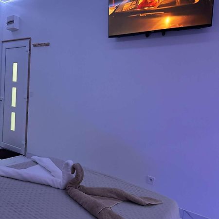 Suite Gold By L Amaryllis I Jacuzzi & Sauna Prive I Centre Beziers Arrivee Autonome Экстерьер фото