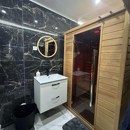 Suite Gold By L Amaryllis I Jacuzzi & Sauna Prive I Centre Beziers Arrivee Autonome Экстерьер фото