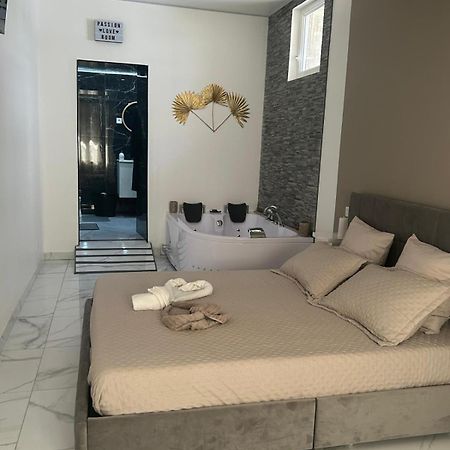 Suite Gold By L Amaryllis I Jacuzzi & Sauna Prive I Centre Beziers Arrivee Autonome Экстерьер фото